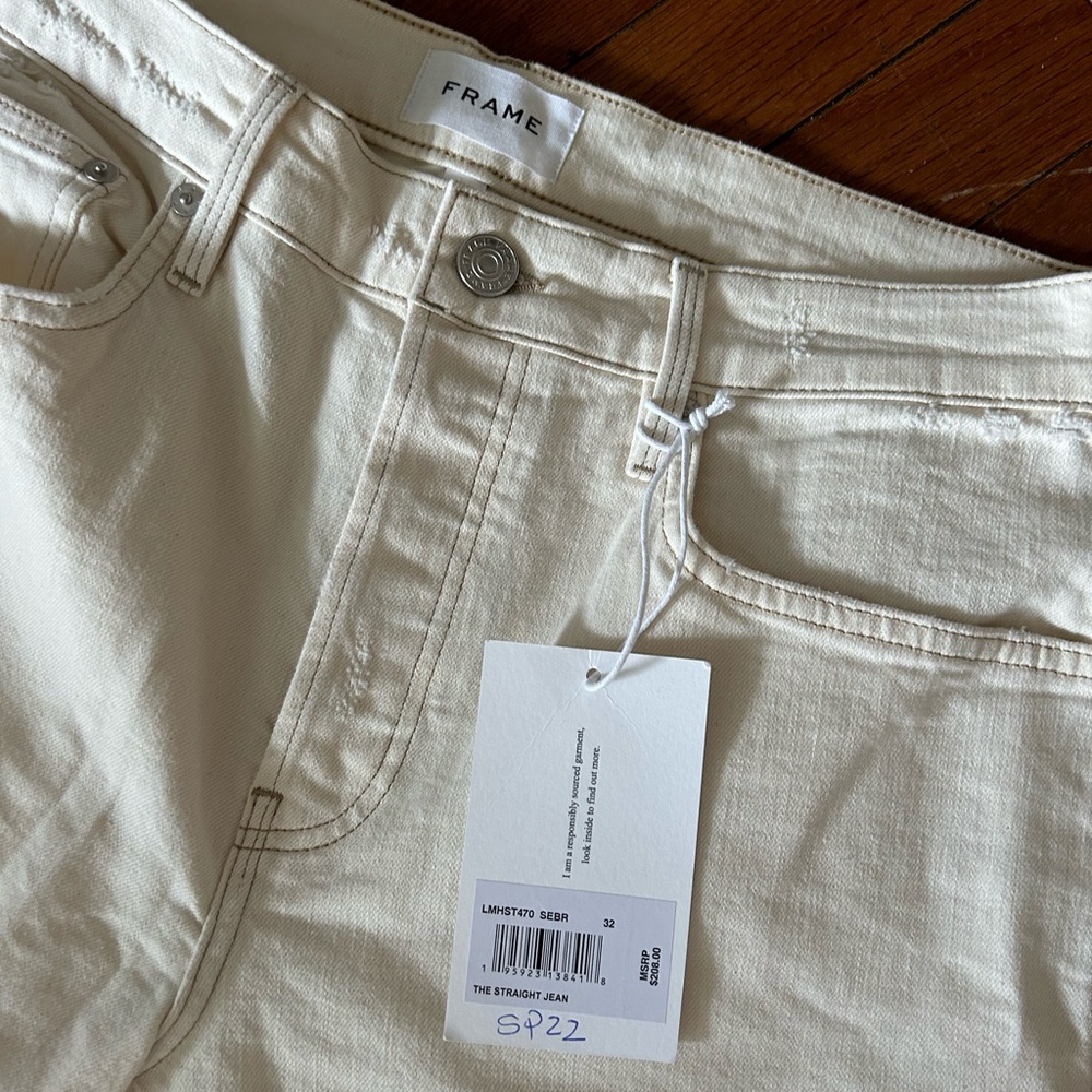 NWT frame white jeans with contrast stitching